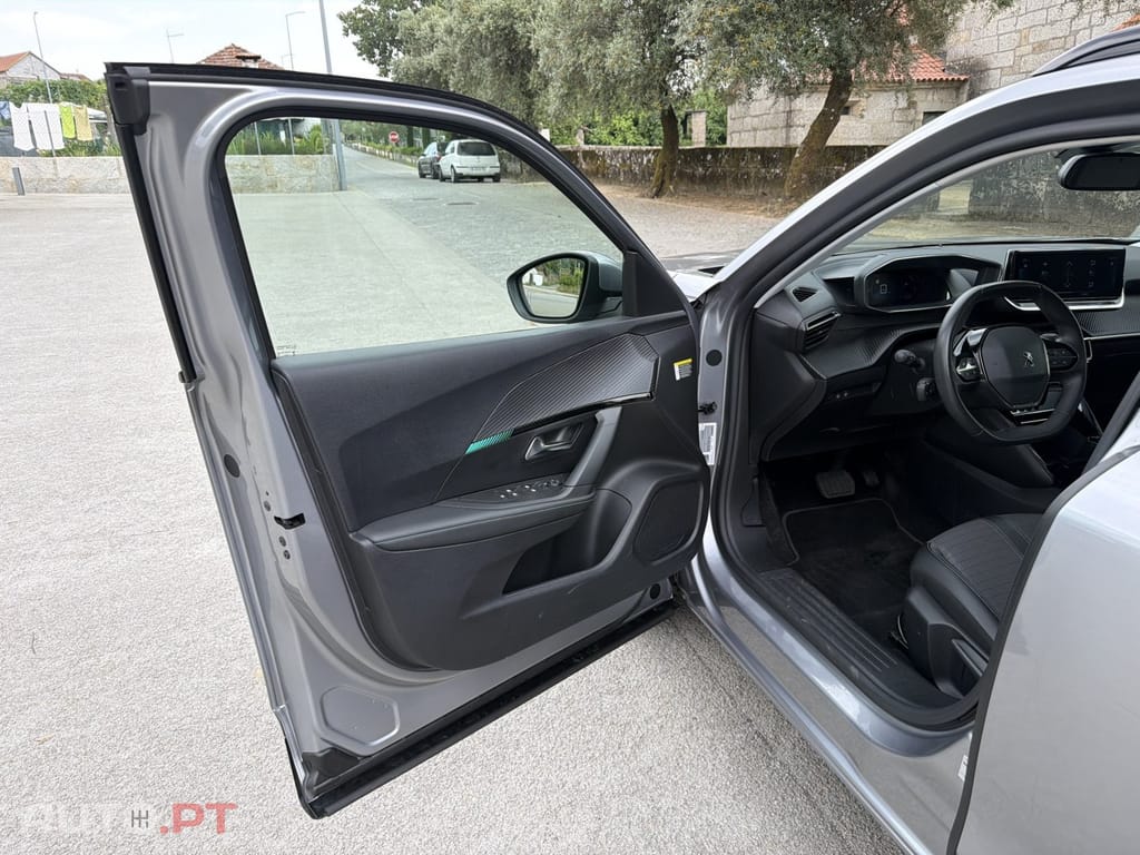 Peugeot E-2008 50 kWh Allure