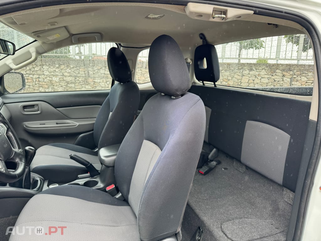 Mitsubishi L200 2.4 DI-D Club Invite 4WD