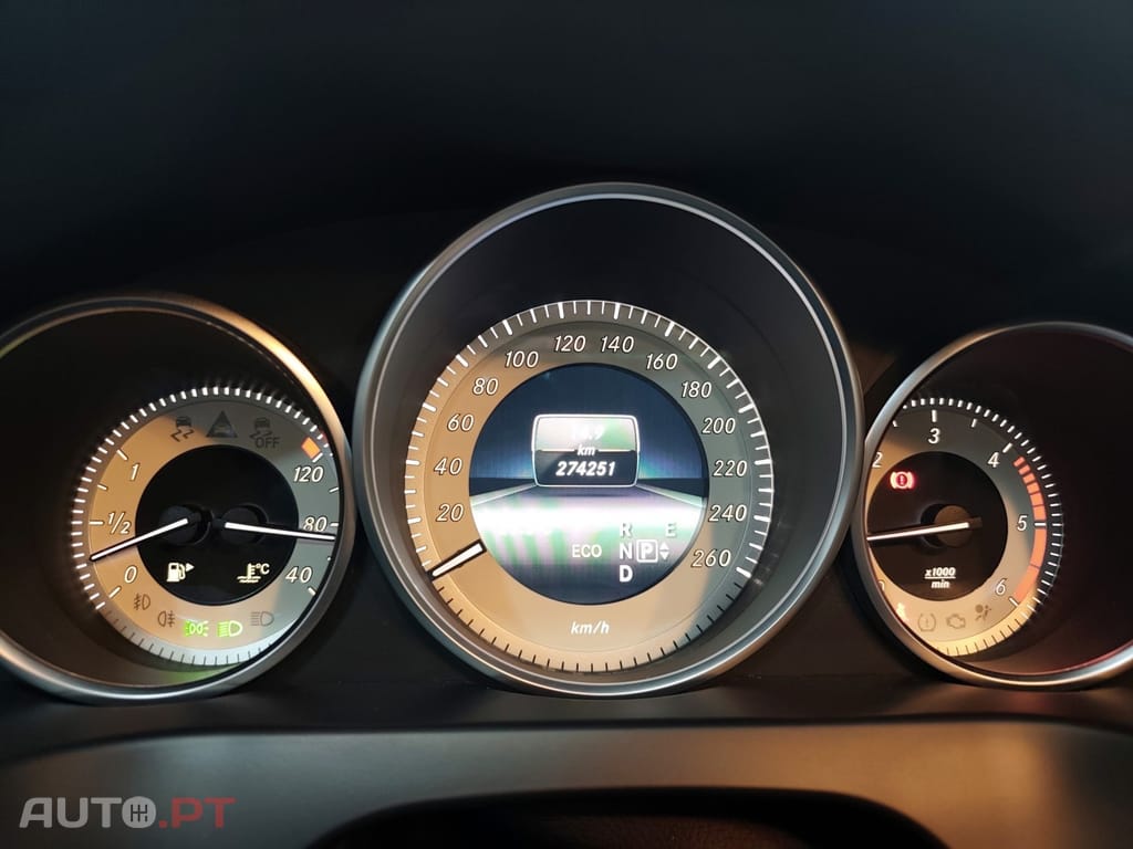 Mercedes-Benz E 250 CDi Avantgarde BlueEfficiency Auto — fotografia 19