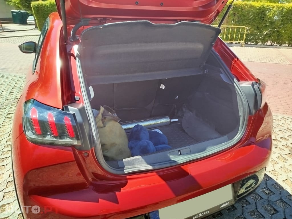 Peugeot 208 Allure 50 kWh 136cv