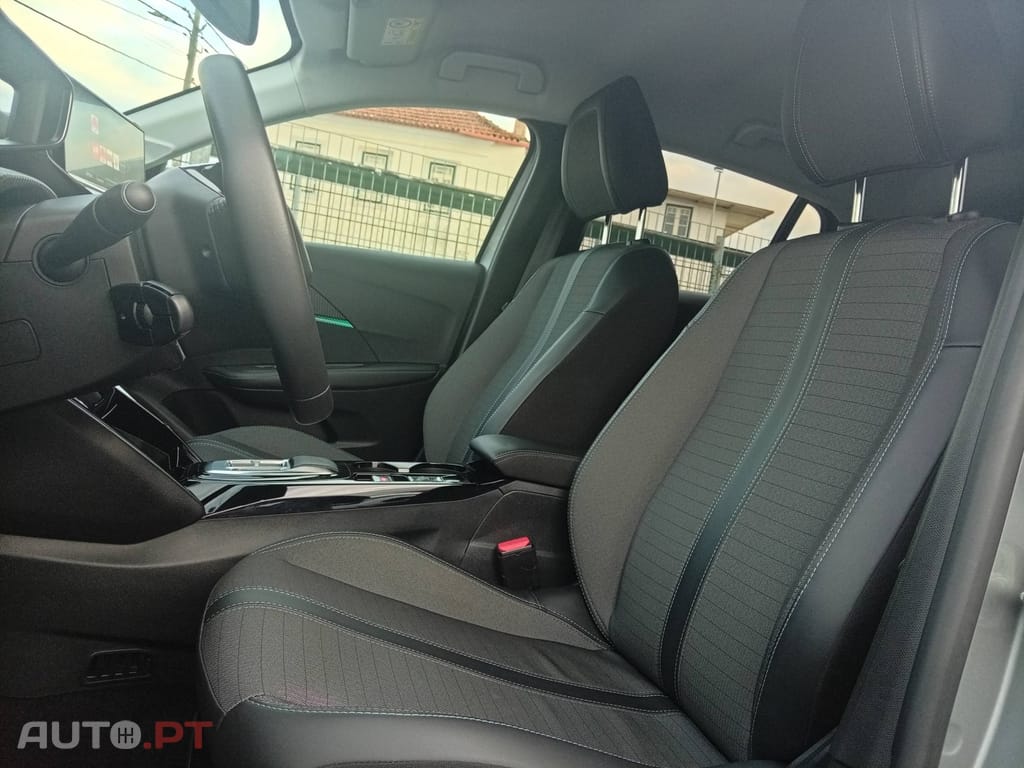 Peugeot E-208 50 kWh Allure Pack