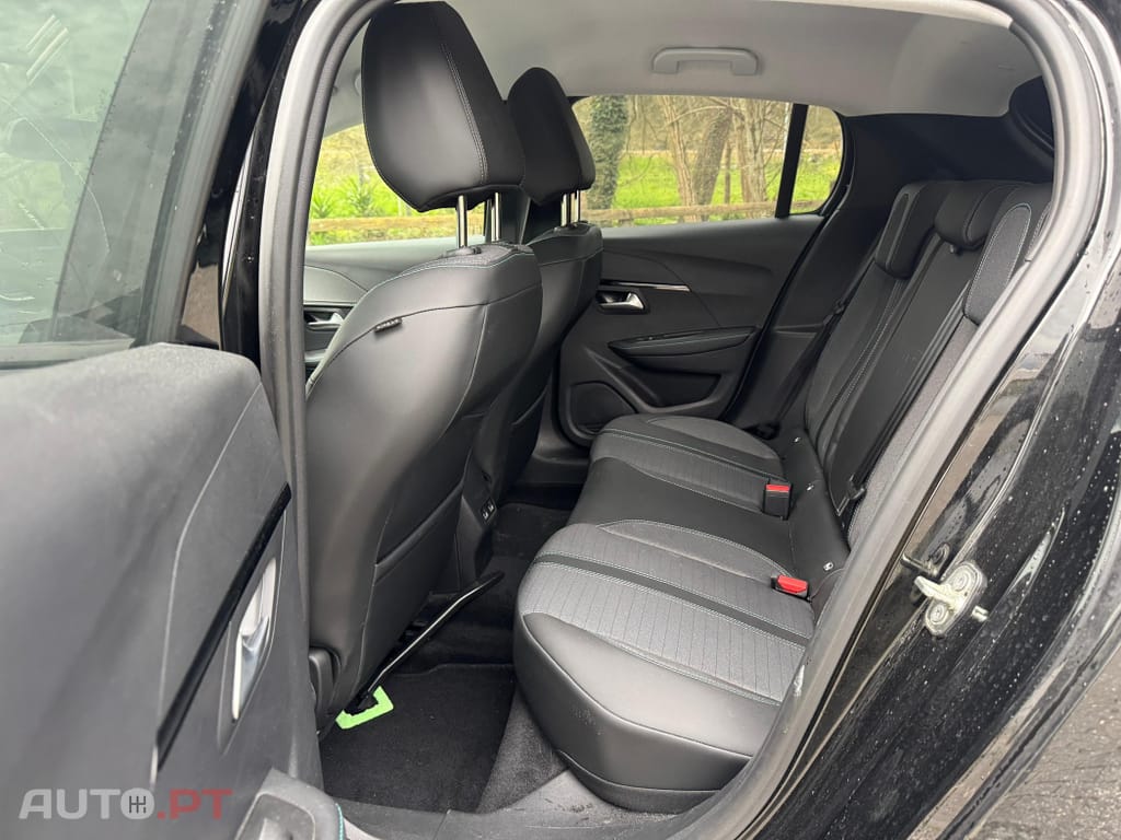 Peugeot 208 1.2 PureTech Allure EAT8