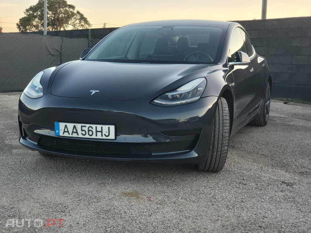 Tesla Model 3 Long-Range RWD
