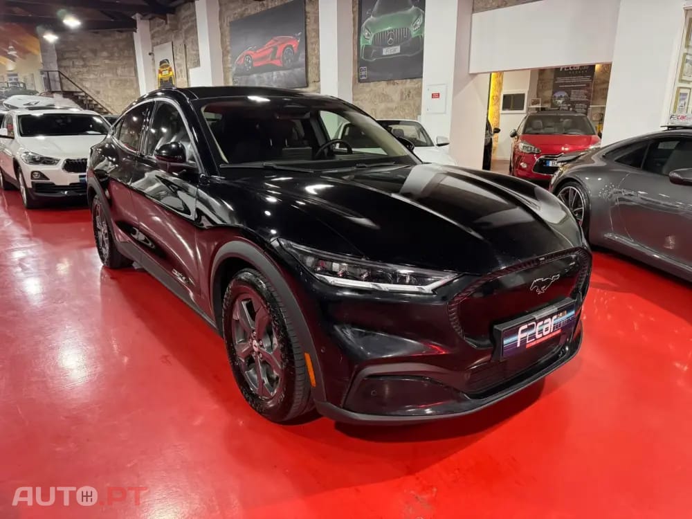 Ford Mustang Mach-E Alargada