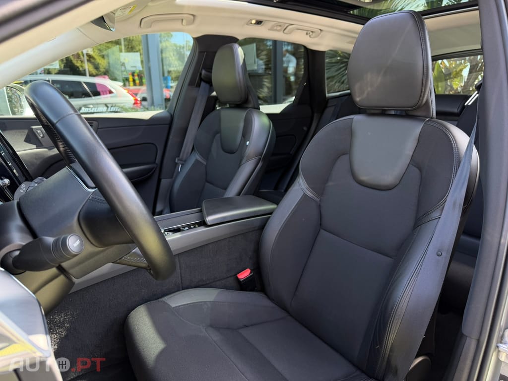 Volvo XC60 2.0 T8 PHEV Momentum Plus AWD