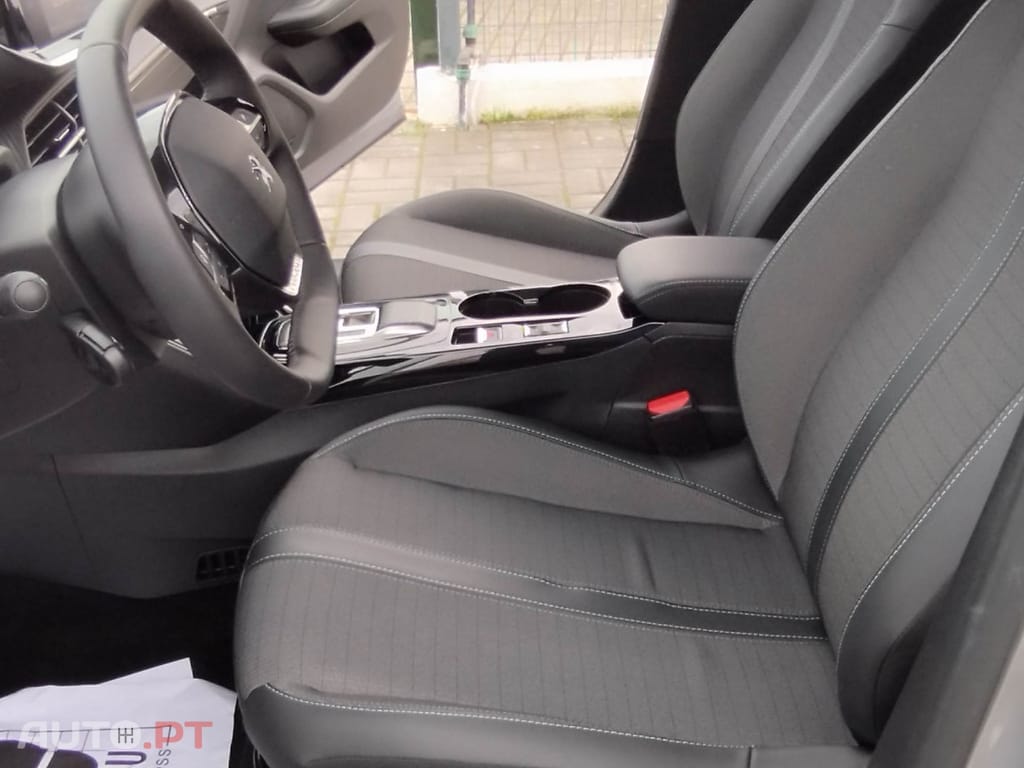 Peugeot E-208 50 kWh Allure Pack