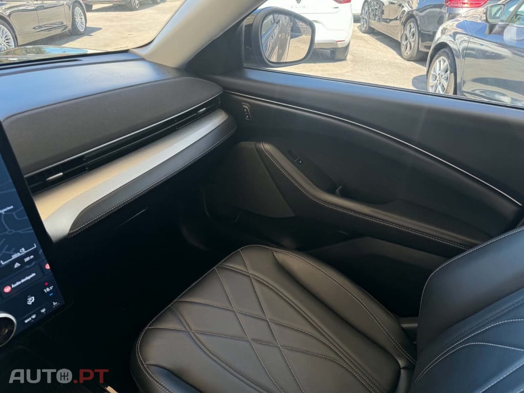 Ford Mustang Mach-E 75.7 kWh Premium AWD