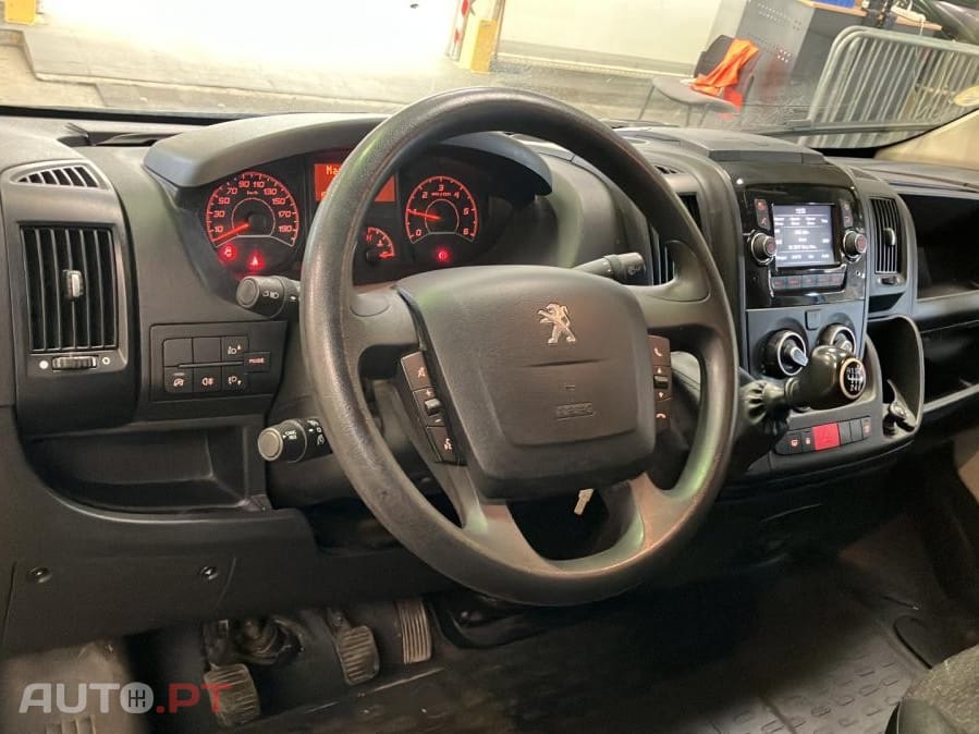 Peugeot Boxer 2.2 BlueHDi 335 L3H2 Premium