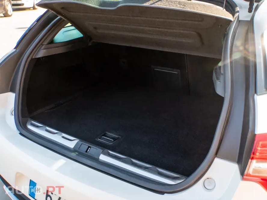 Citroen DS5 2.0 HDi Hy4 So Chic CMP6 102g