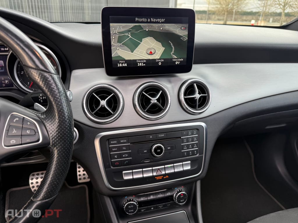 Mercedes-Benz CLA 220 d Shooting Brake AMG Line Aut.