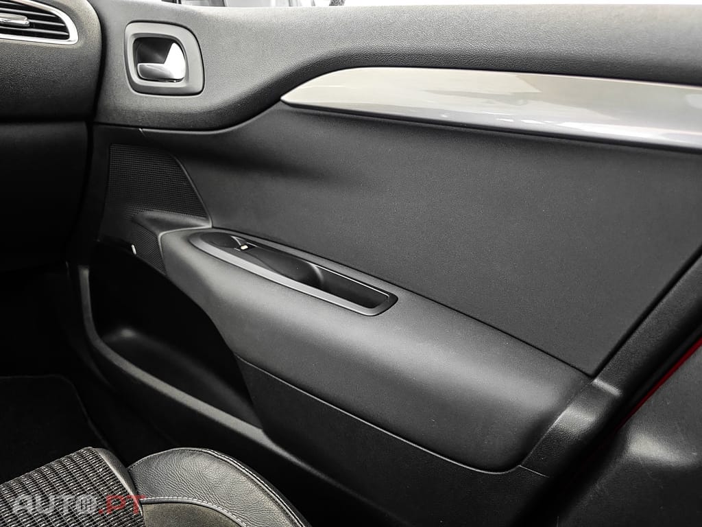 Citroen C4 1.2 PureTech Shine EAT6