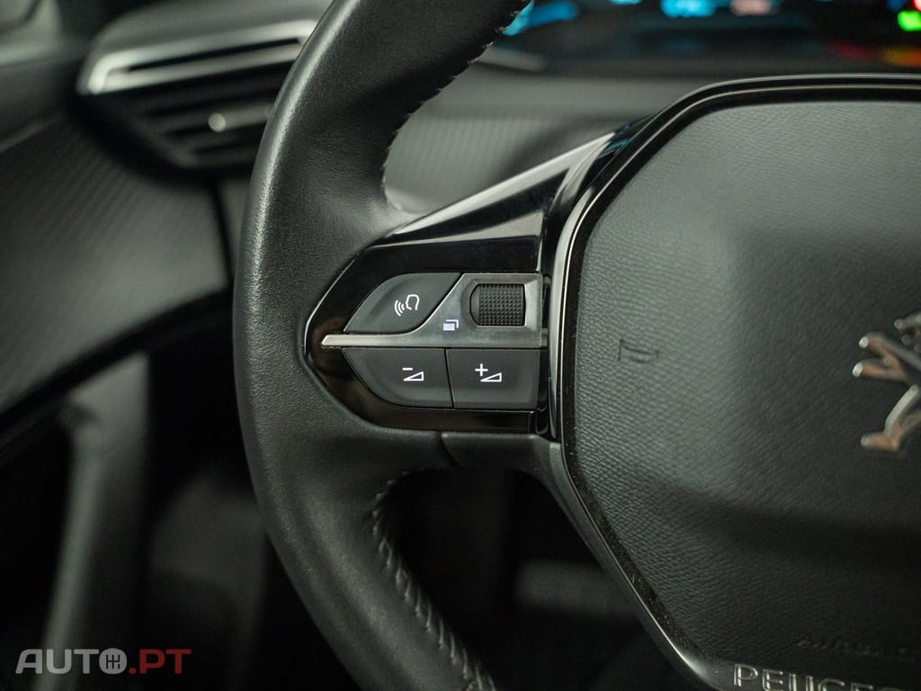 Peugeot E-2008 50 kWh Active Pack