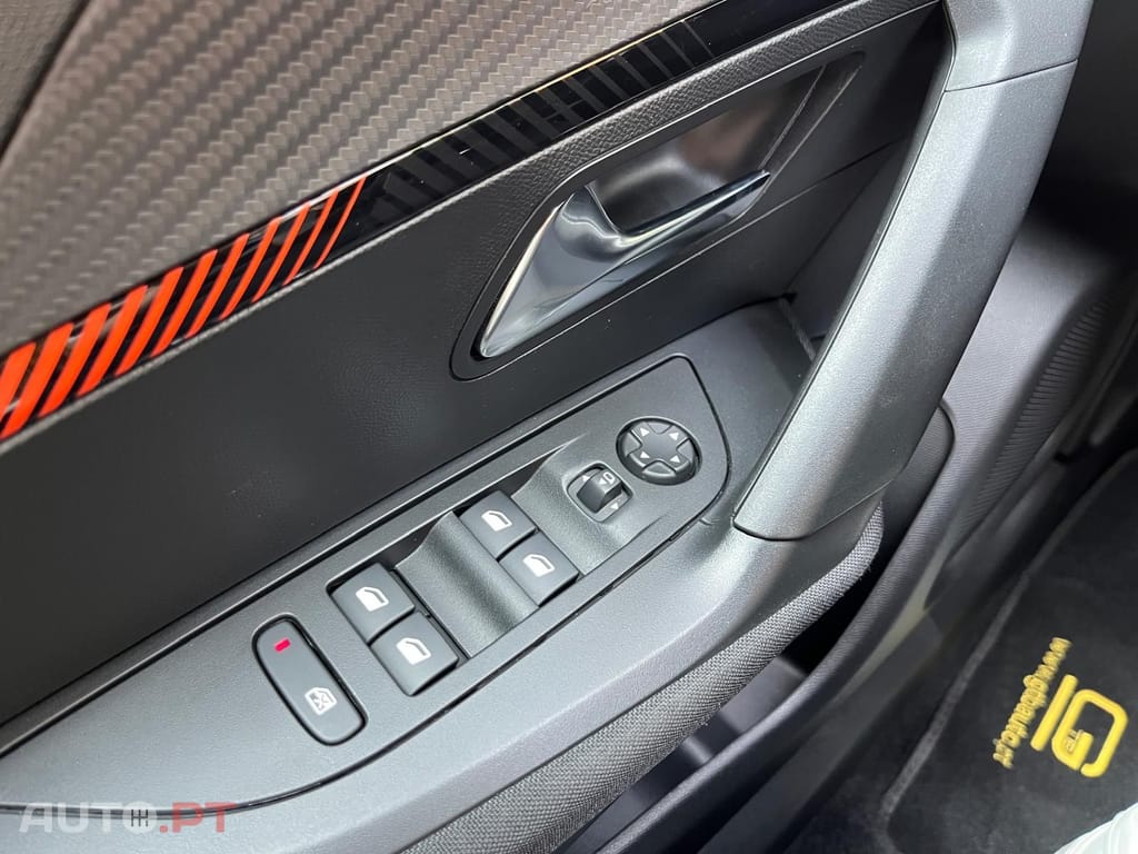 Peugeot E-2008 I.V.A DEDUTÍVEL Active