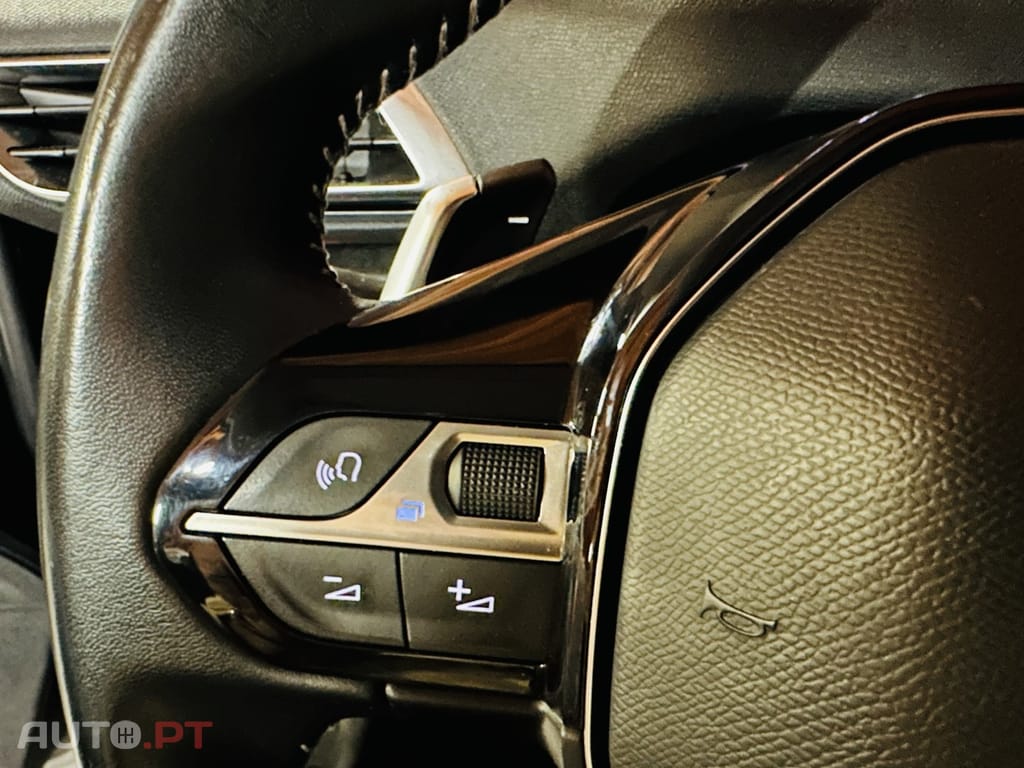 Peugeot 5008 1.2 PureTech Allure EAT8