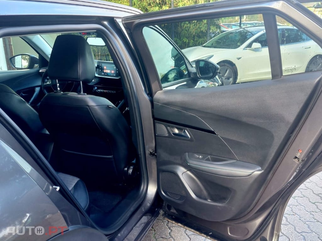 Peugeot 2008 1.5 BlueHDi Allure Pack