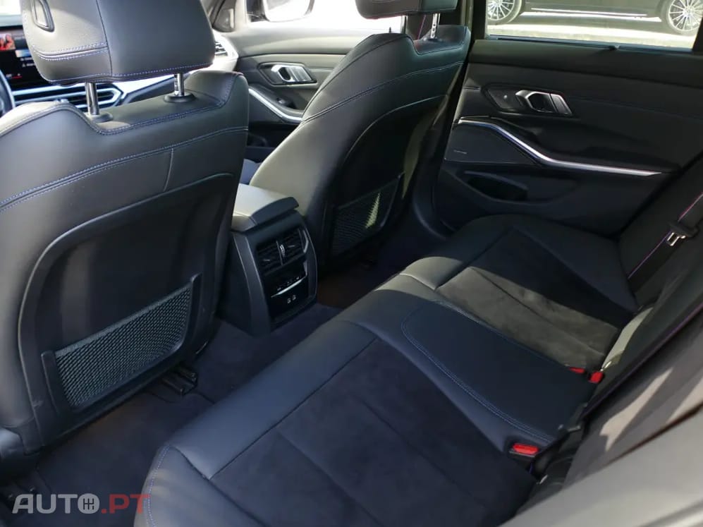 BMW 330 e Pack Desportivo M Auto
