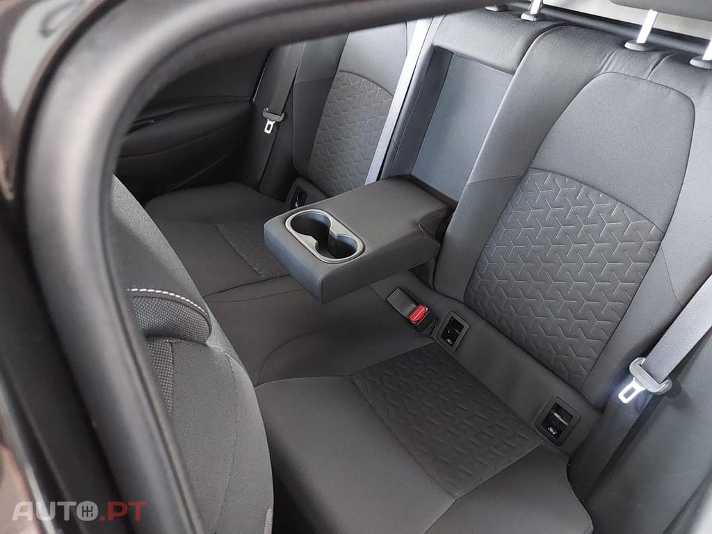 Toyota Corolla 1.8 Hybrid Comfort — fotografia 16