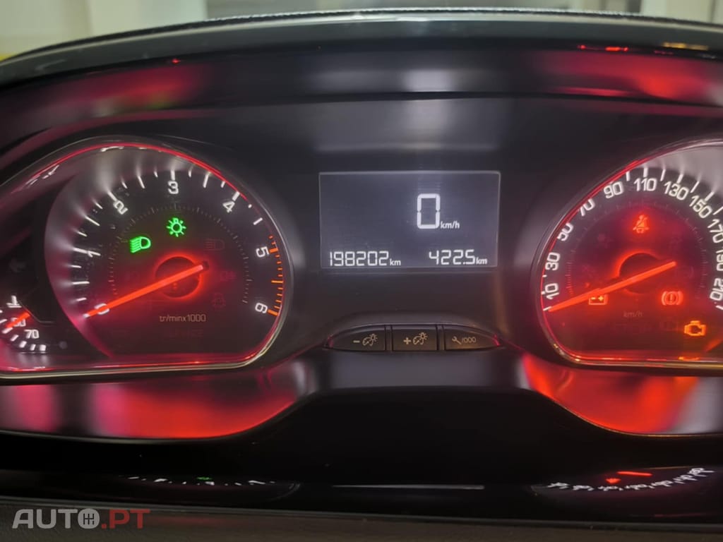 Peugeot 208 1.4HDI 5lugares A/C