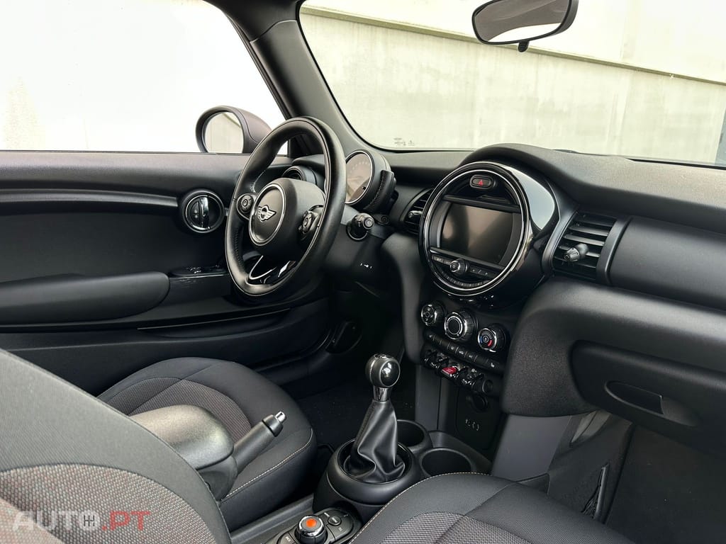 MINI Cooper One Blackyard