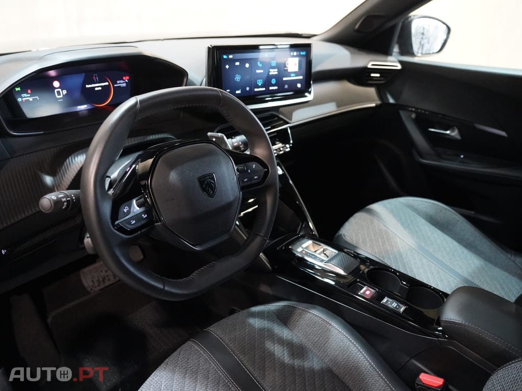 Peugeot 2008 1.2 Hybrid Allure e-DCS6