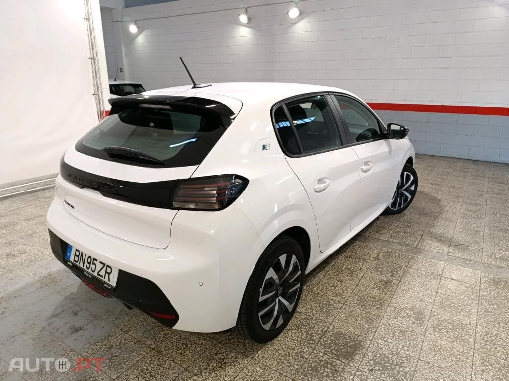 Peugeot E-208 50 kWh Active