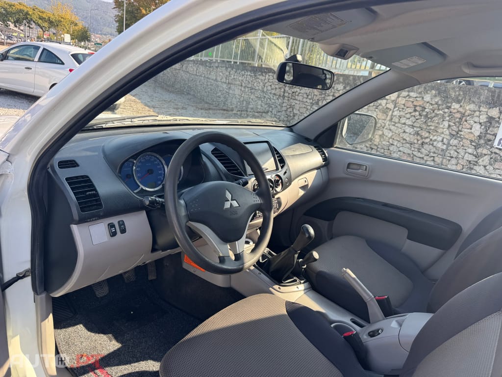 Mitsubishi L200 2.5 DI-D Club Invite 3L 4WD