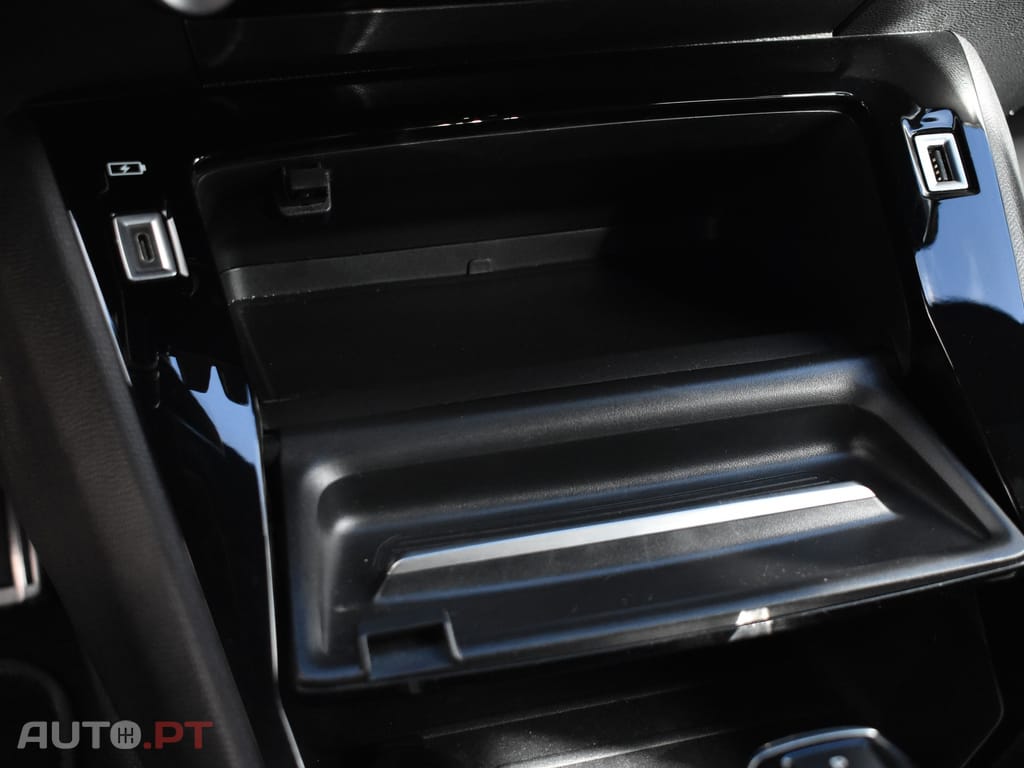 Peugeot E-208 50 kWh GT