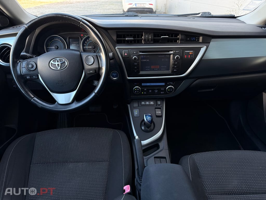 Toyota Auris Outro