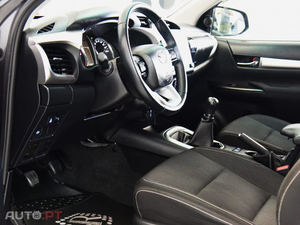 Toyota Hilux 2.4 D-4D 4WD Tracker 3L
