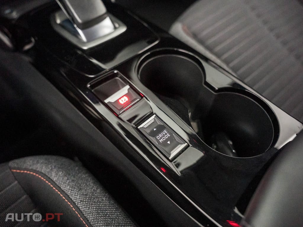 Peugeot E-2008 50 kWh Active Pack