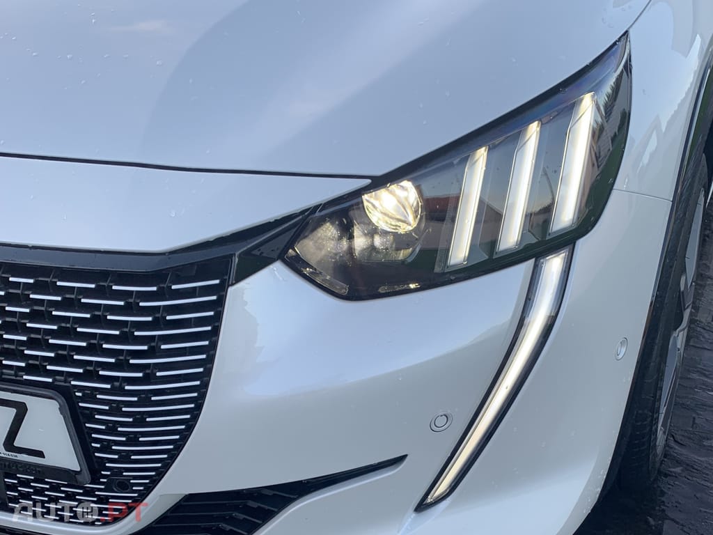 Peugeot E-208 GT