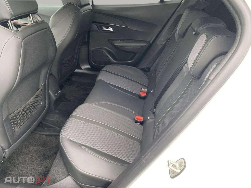 Peugeot E-2008 GT