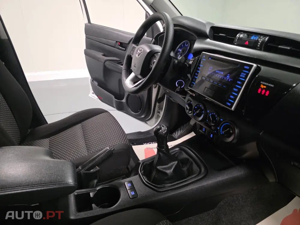 Toyota Hilux 2.4 D-4D 4WD CD CH