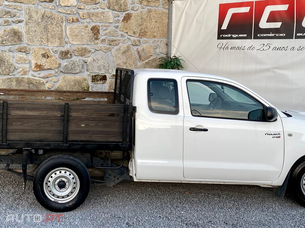 Toyota Hilux 2.5 D-4D 2WD CE PM+AC