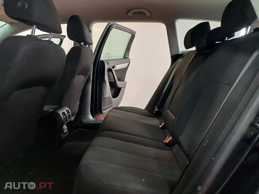 Volkswagen Passat 1.6 Tdi Confortline