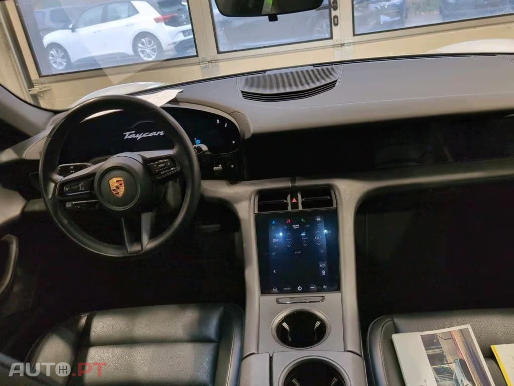 Porsche Taycan Base