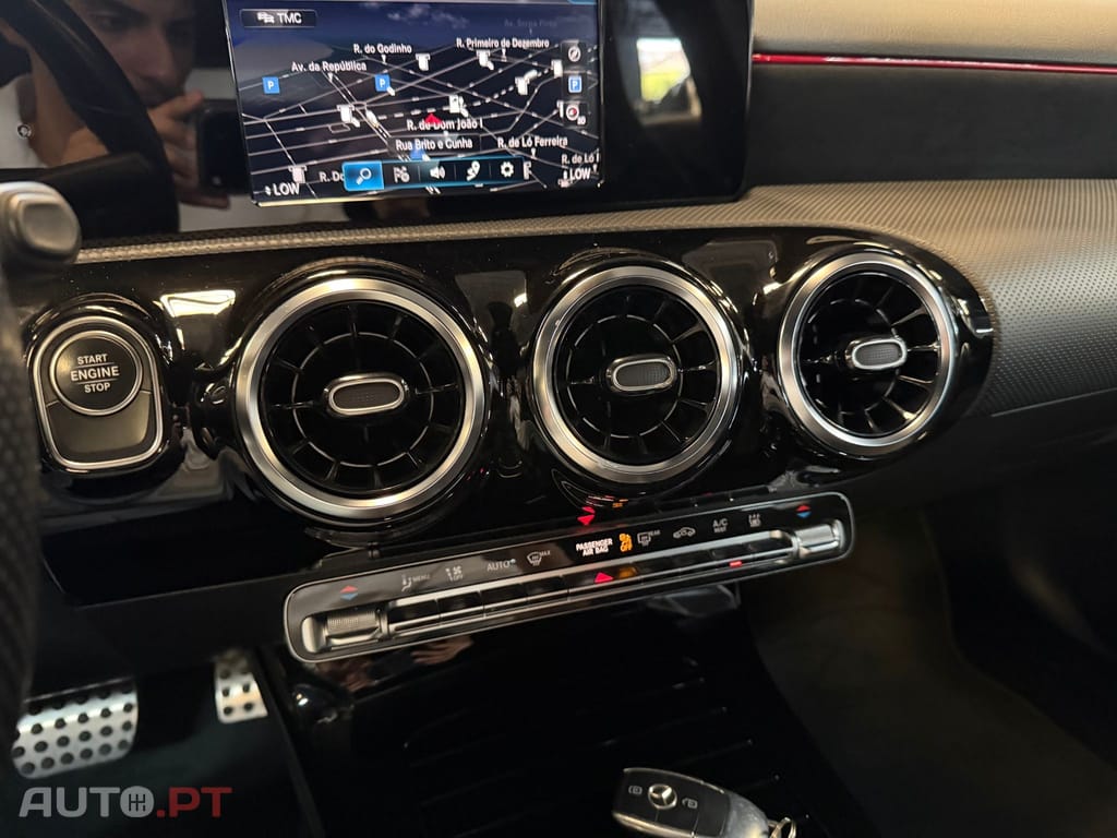 Mercedes-Benz A 250 AMG Premium I.V.A DEDUTIVEL