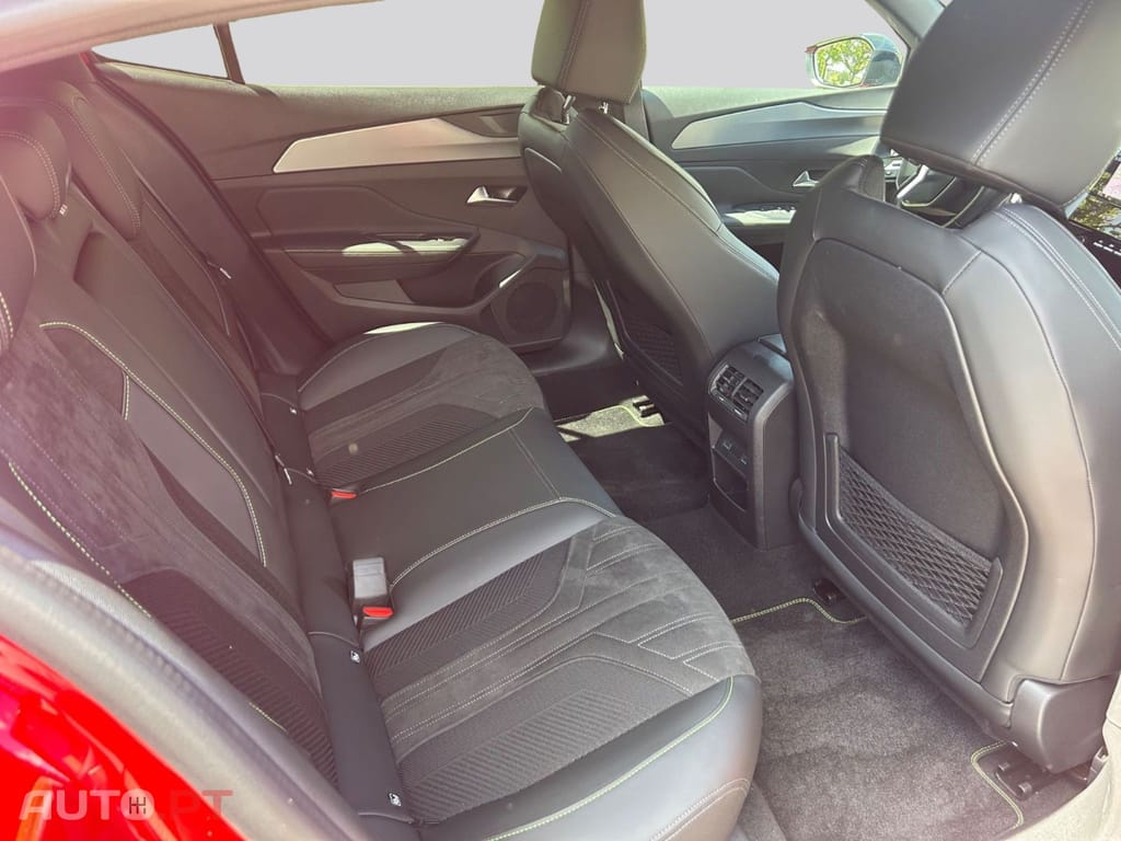 Peugeot 408 I.V.A DEDUTIVEL Hybrid 225 GT 