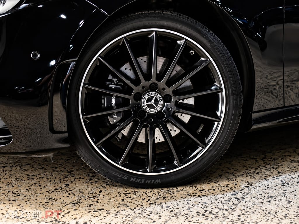 Mercedes-Benz A 250 e AMG Line