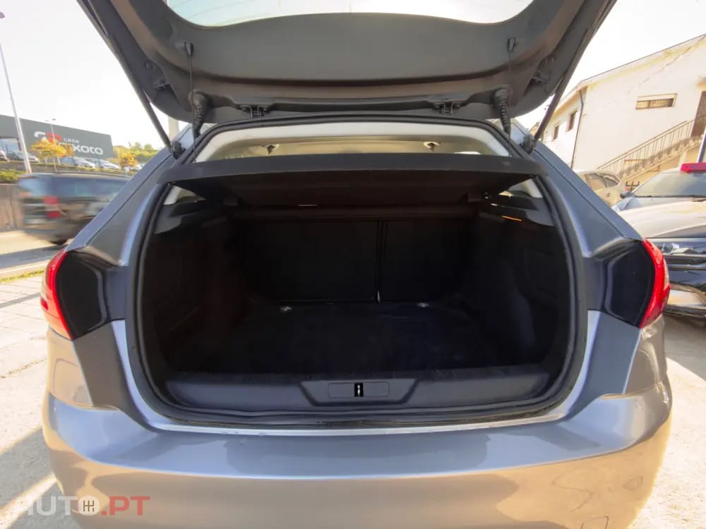 Peugeot 308 1.2 PureTech Allure EAT8
