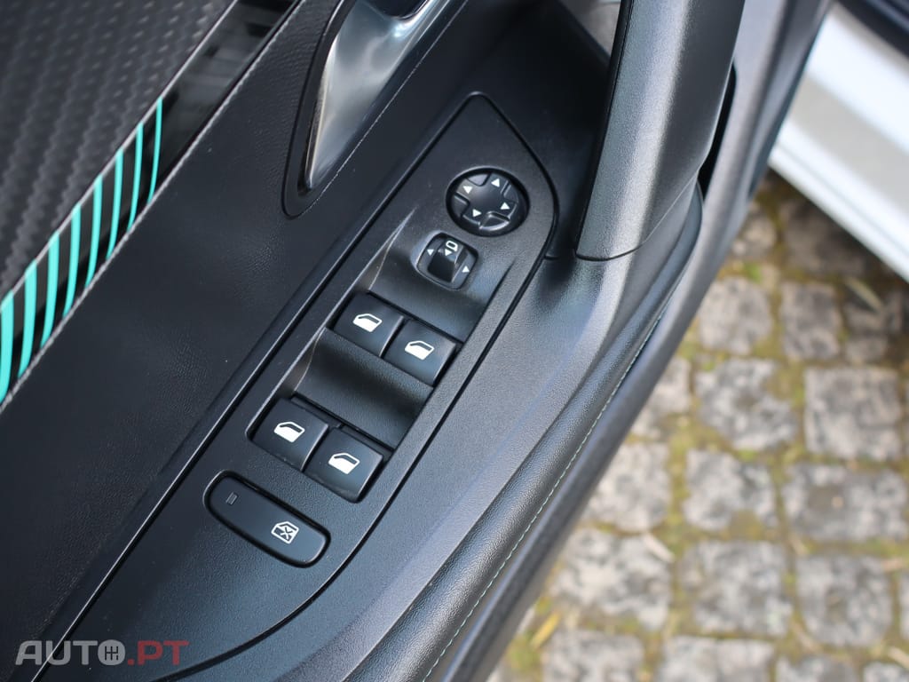 Peugeot 2008 1.5 BlueHDi Allure Pack EAT8