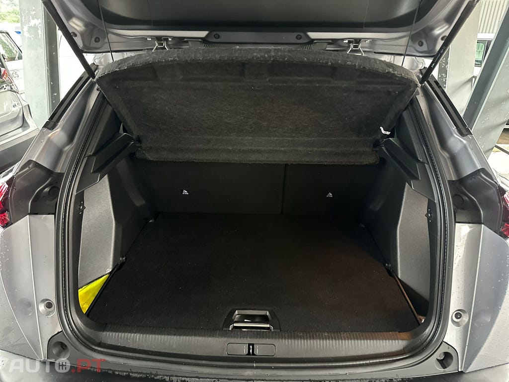 Peugeot E-2008 50 kWh Active Pack