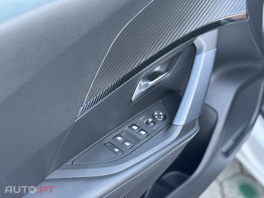 Peugeot E-2008 50 kWh Allure Pack