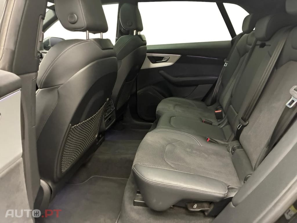 Audi Q8 55 TFSIe quattro Tiptronic S Line