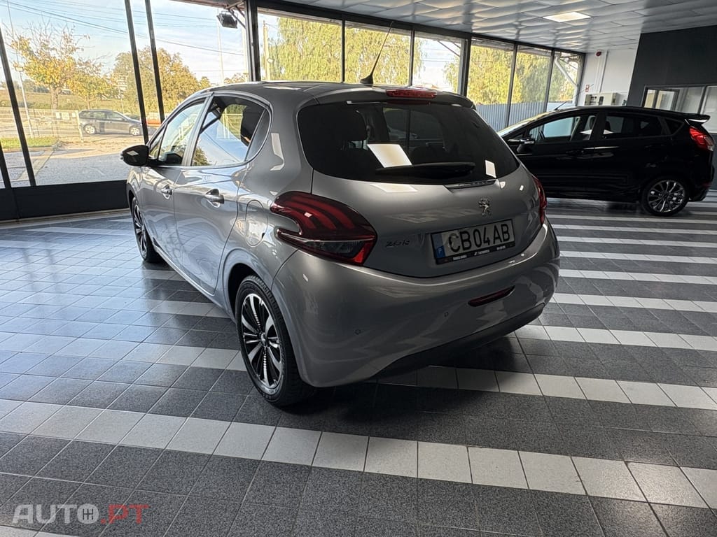 Peugeot 208 1.2 PureTech Signature