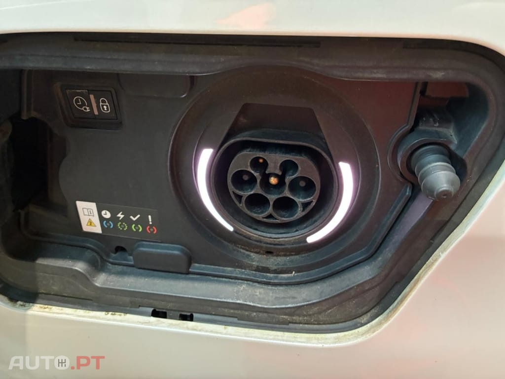 Peugeot 3008 1.6 Hybrid Allure Pack e-EAT8