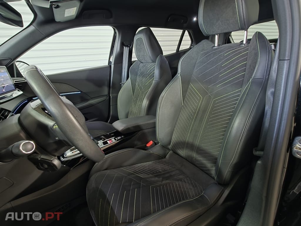 Peugeot E-2008 156 GT Exclusive