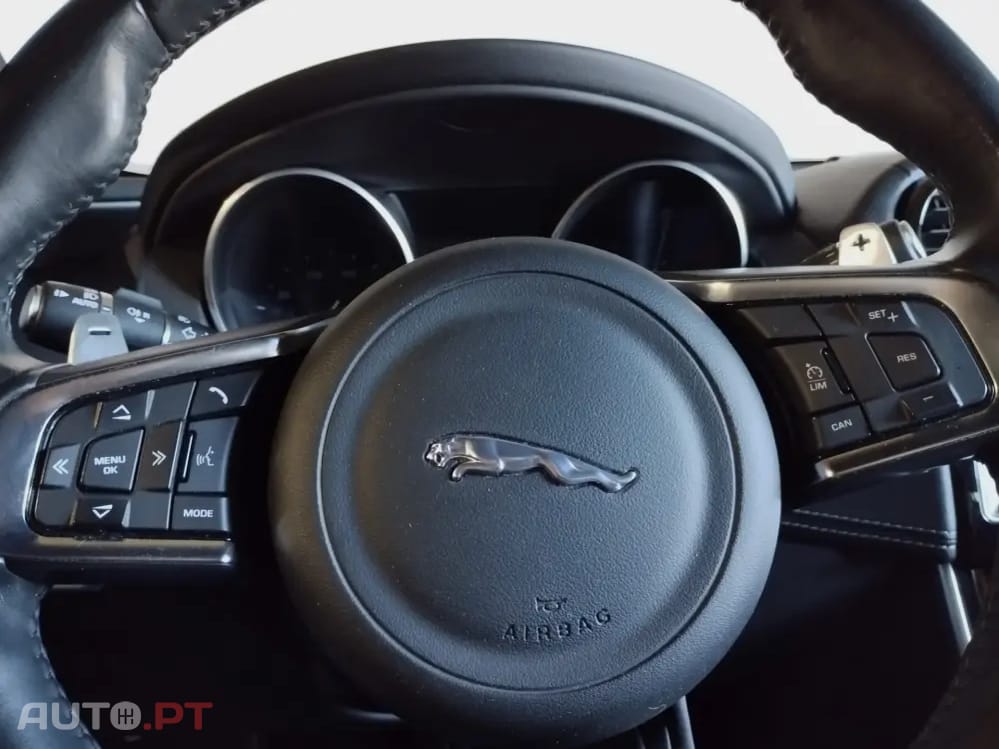 Jaguar XE 2.0 D R-Dynamic SE