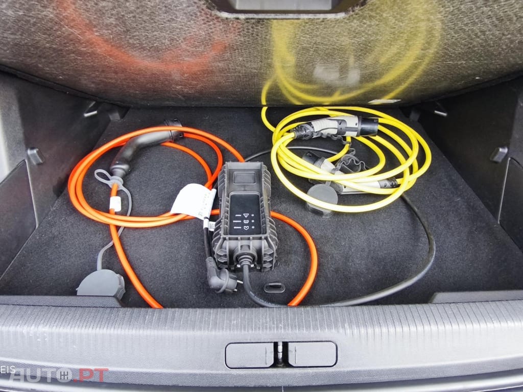 Peugeot E-2008 50 kWh Allure Pack