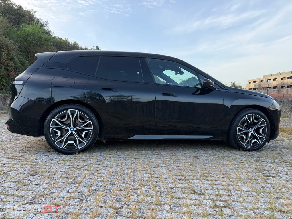 BMW iX xDrive 40 Pack Desportivo